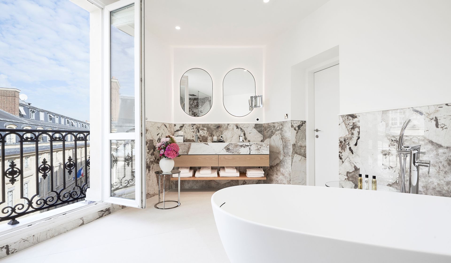 Grand Hotel du Palais Royal Accommodation
