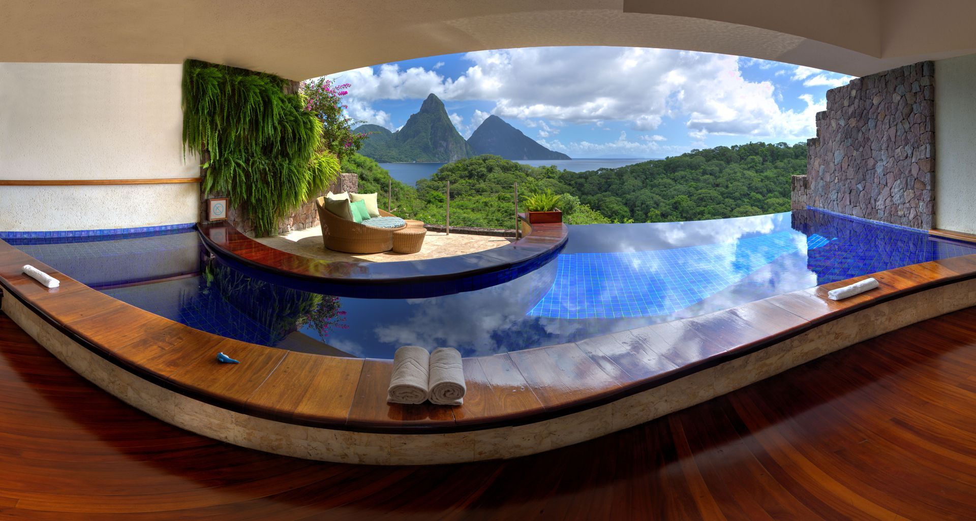 Jade Mountain Accommodation