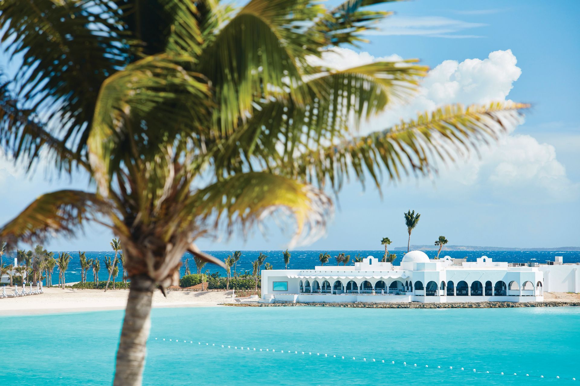 Cap Juluca, a Belmond Hotel Cips & Pimms