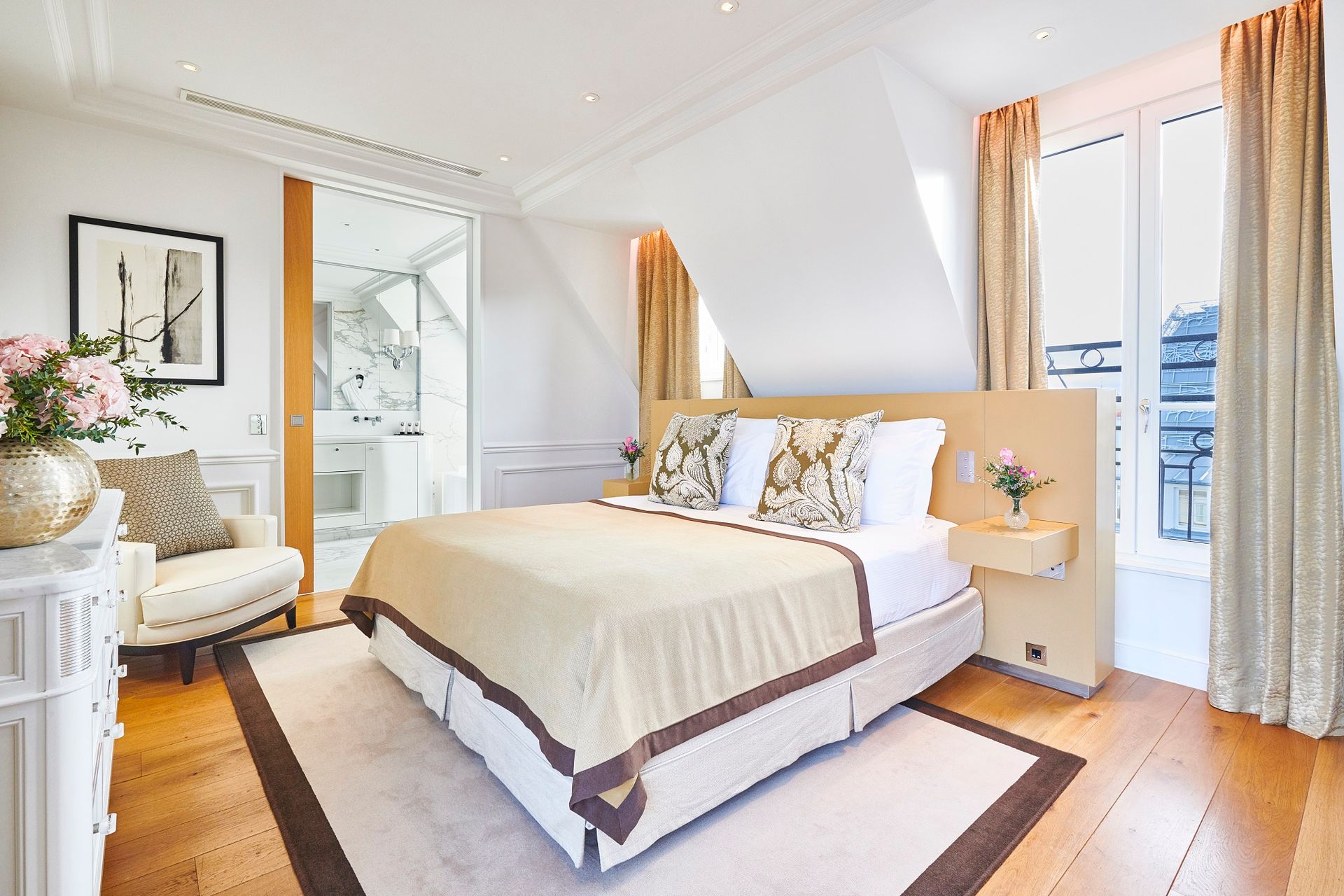 Grand Hotel du Palais Royal Accommodation
