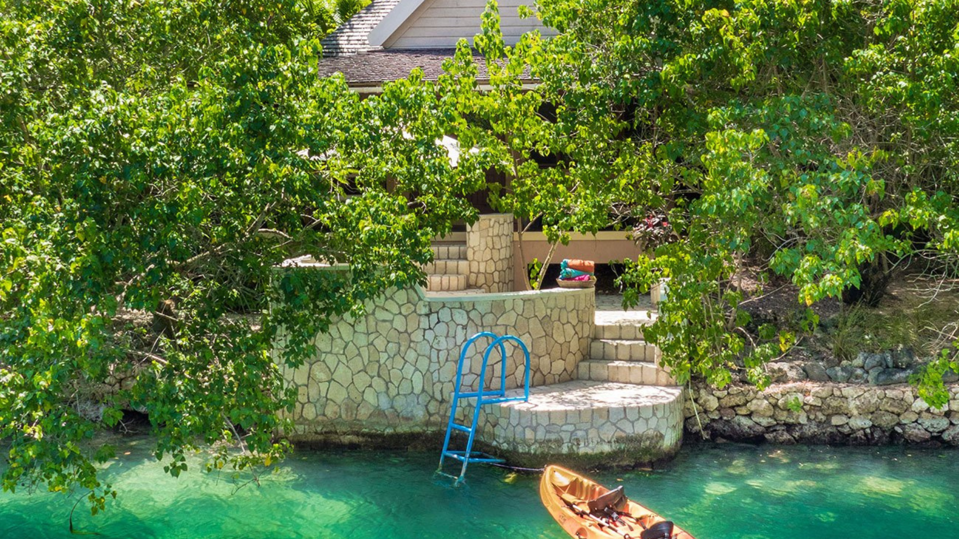 GoldenEye Accommodation
