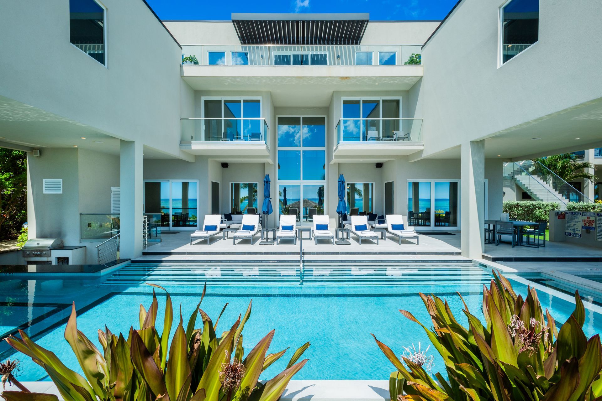Black Urchin The Grand Palm Residence