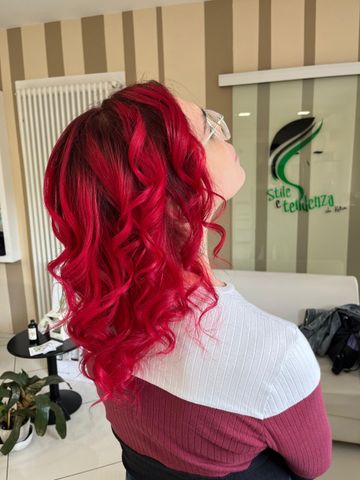 capelli rossi corti e mossi
