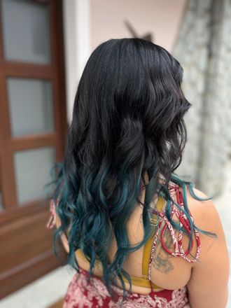 capelli mossi sfumati blu