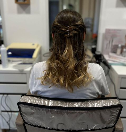 acconciatura capelli lunghi