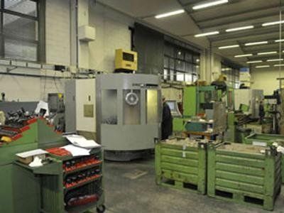 officina meccanica di precisione