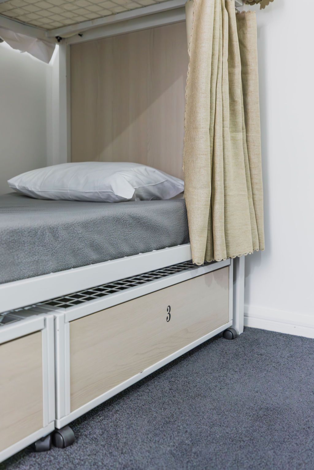 under bed lockers