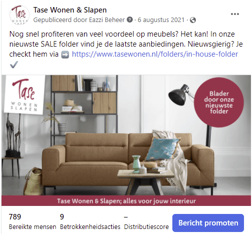 Op een facebookadvertentie voor tase wonen en slapen zijn een bank en een tafel te zien