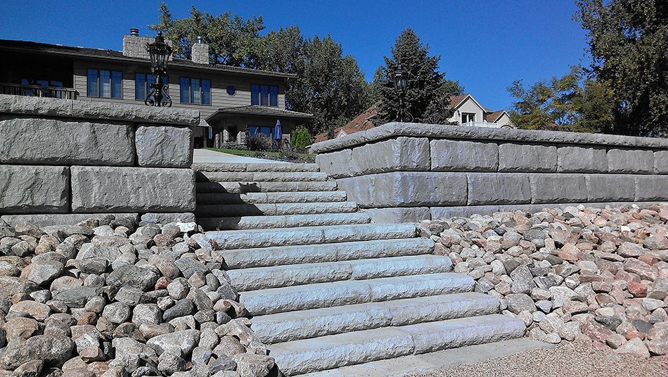 retaining wall by steps