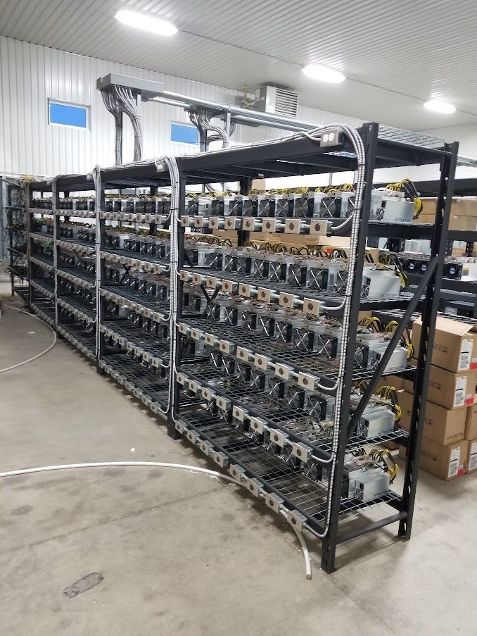 A warehouse filled with lots of shelves and boxes.