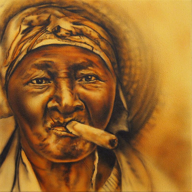 Portretschilderij van Persoon die een sigaar rookt, met hoofddoek, close-up tegen een goudgele achtergrond.