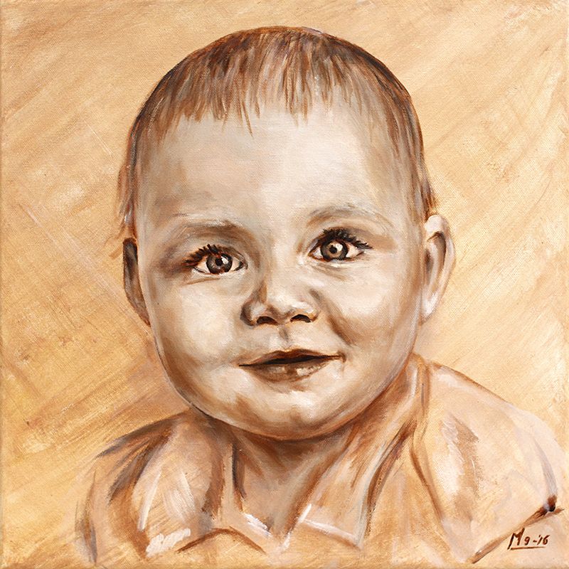 Portret van een lachend baby'tje in sepia tinten.
