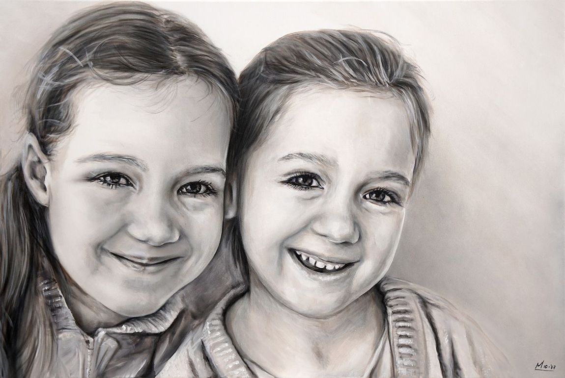 Twee lachende kinderen van dichtbij, acrylverf portret.
