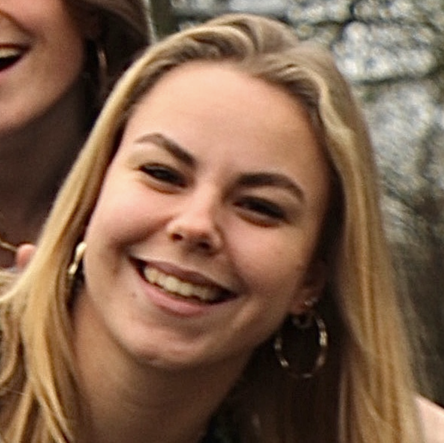 originele foto oma Schilderij van drie generaties vrouwen op dezelfde leeftijd