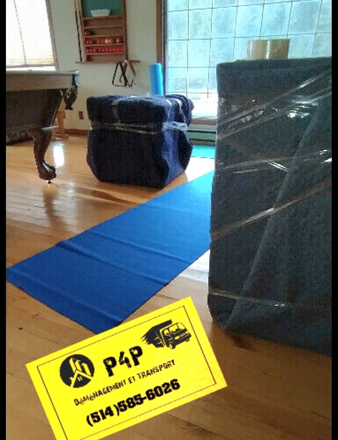 A card that says p4p on it in a room