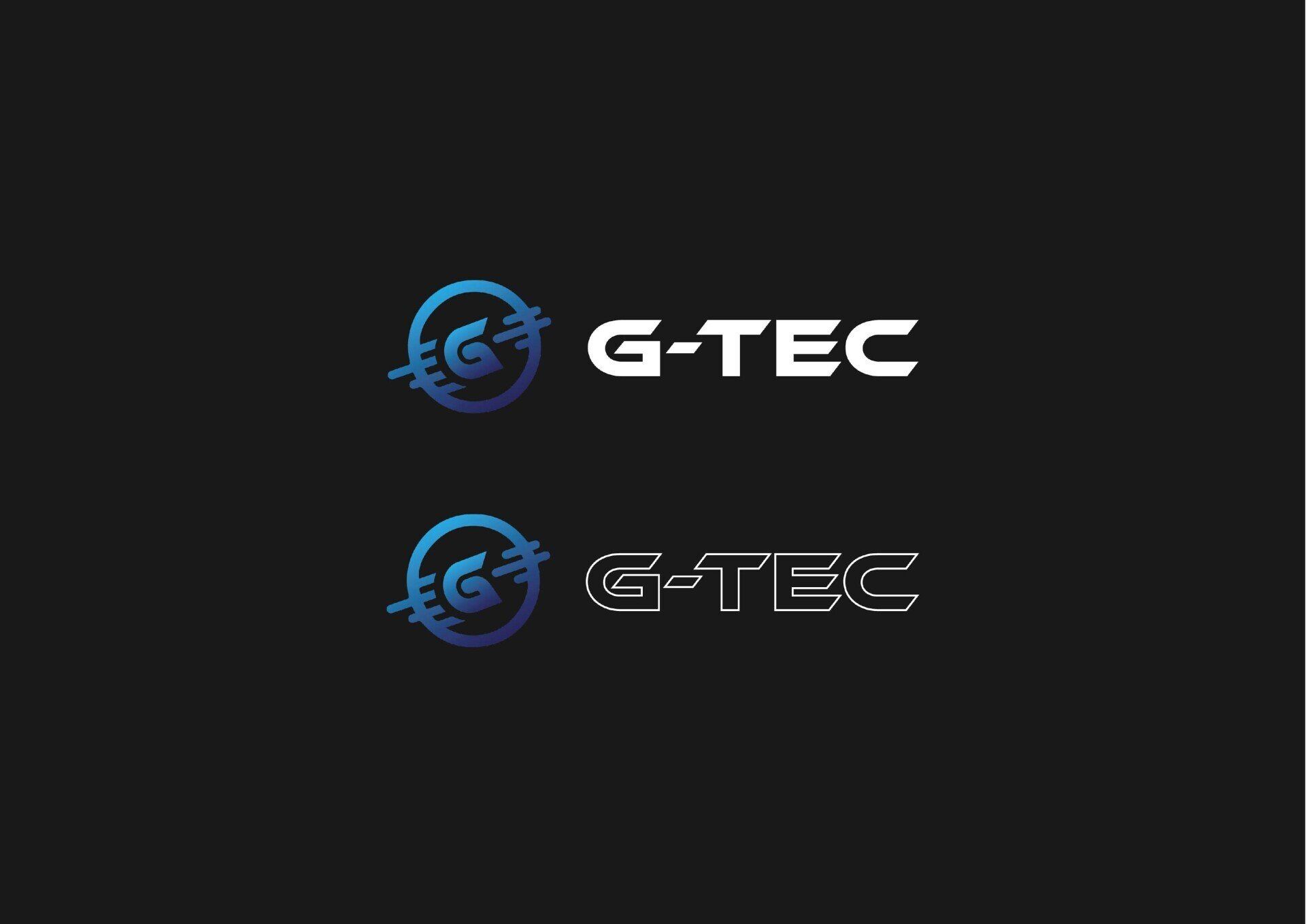 G-TEC-logo met een blauw, cirkelvormig ontwerp en tekst. De onderste versie heeft een witte omlijning.