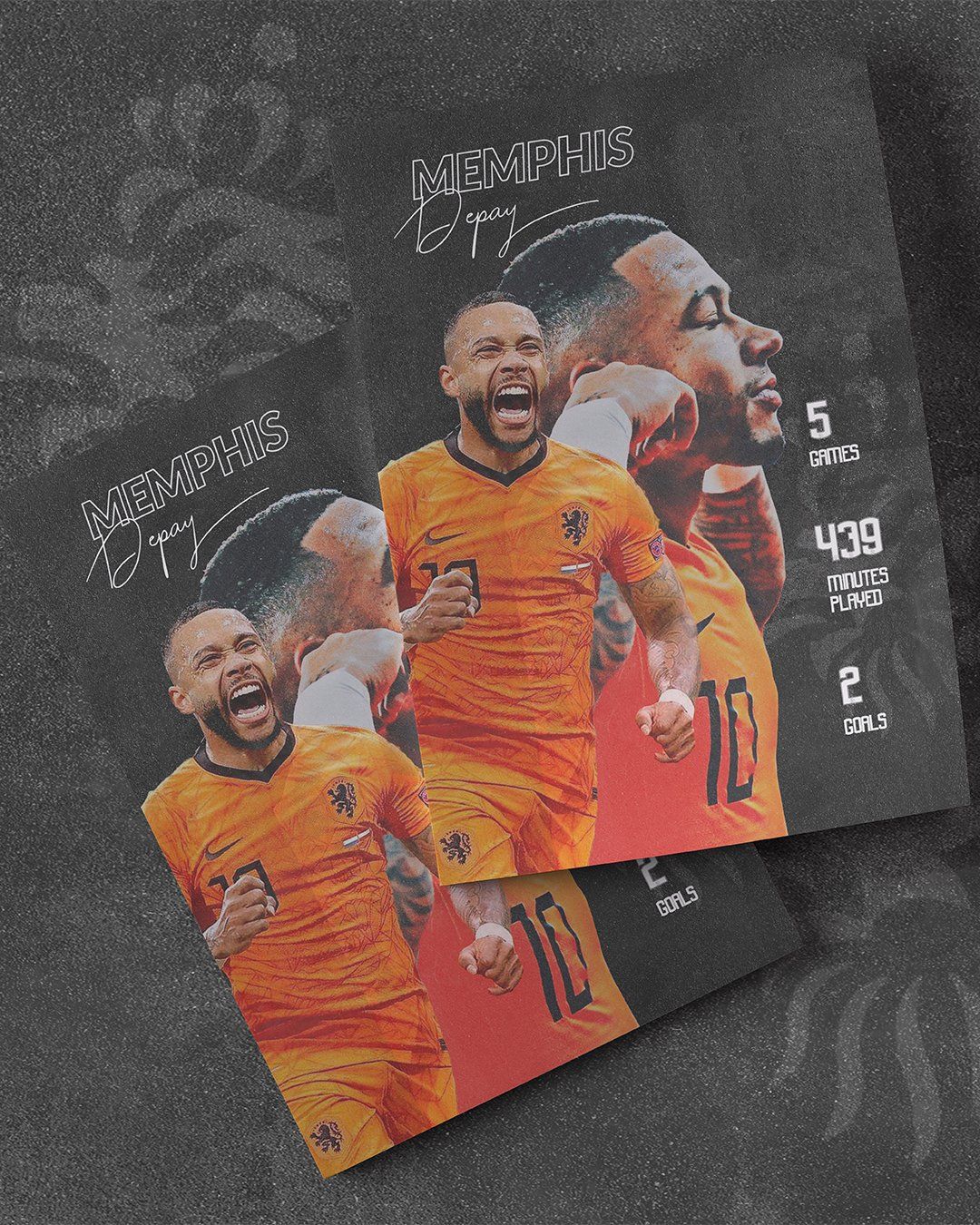 Promotiekaarten voor Memphis Depay, een Nederlandse voetballer, in een oranje shirt tegen een donkere achtergrond.