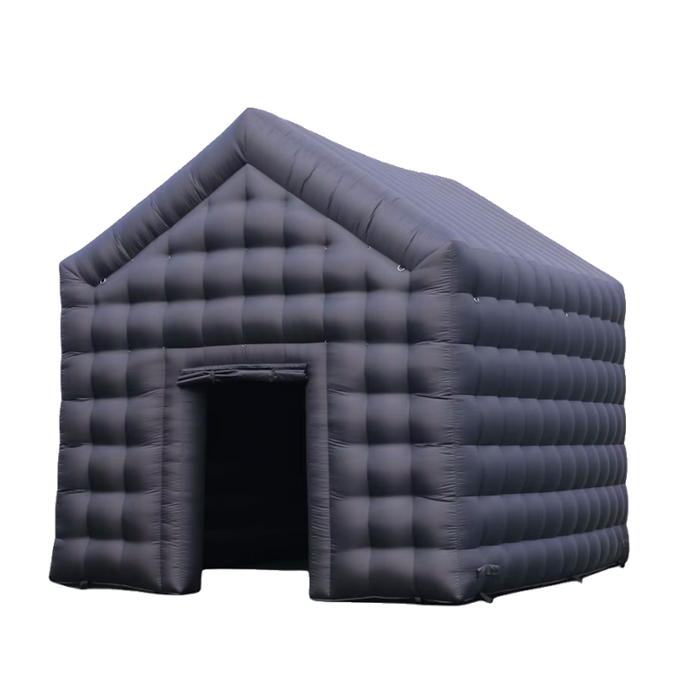 Opblaasbare, donkergrijze, huisvormige constructie met open deur.