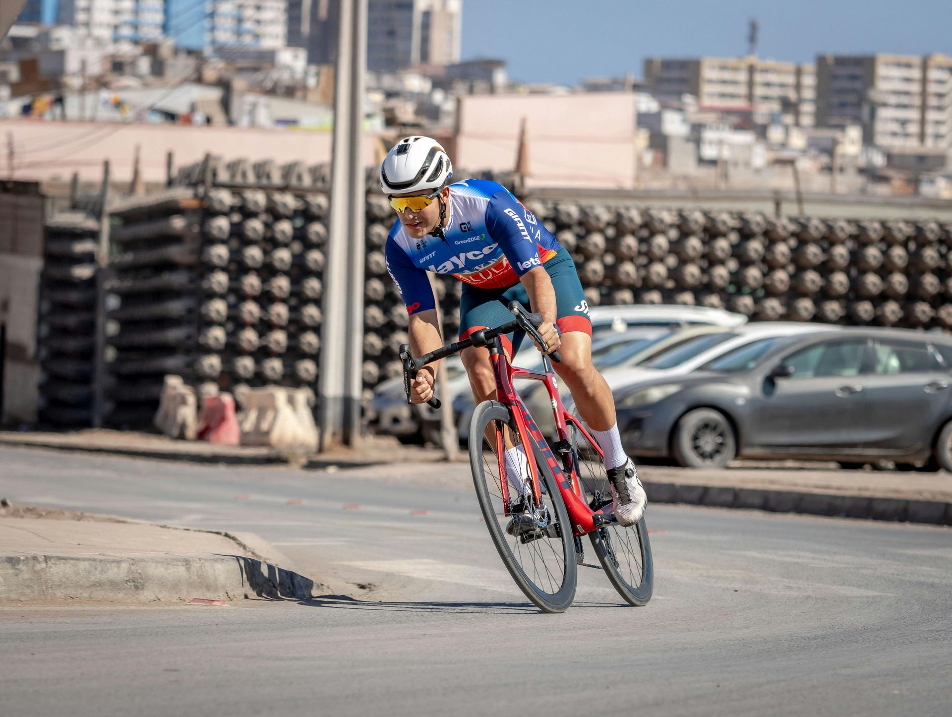 Ciclista su strada