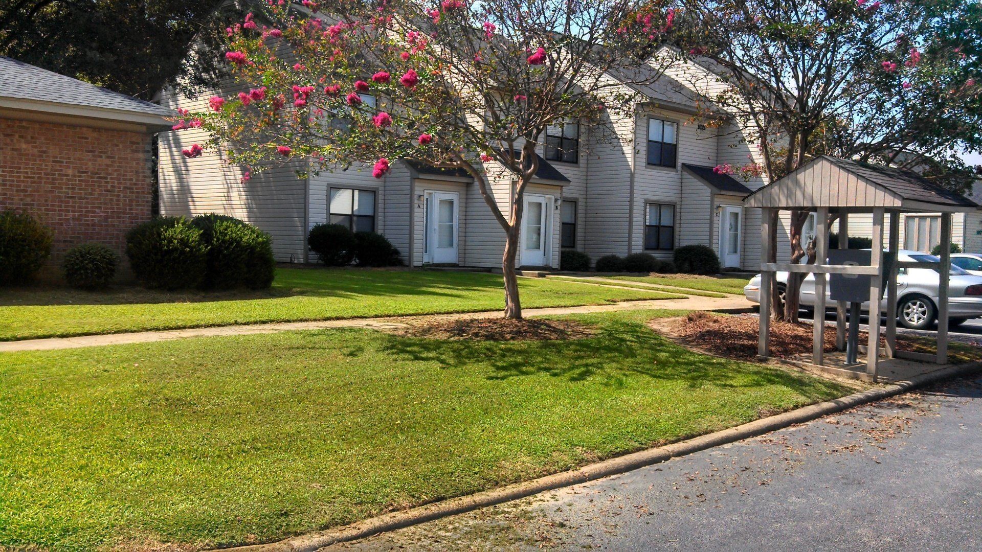 Oaks Apartments