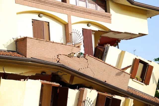 A house that has been damaged by an earthquake