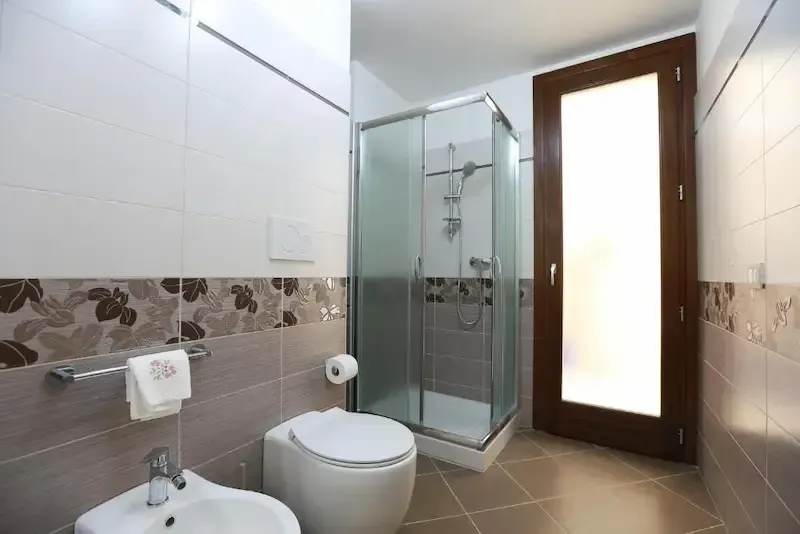 Modern bathroom with clean design, white fixtures and decorative tiles