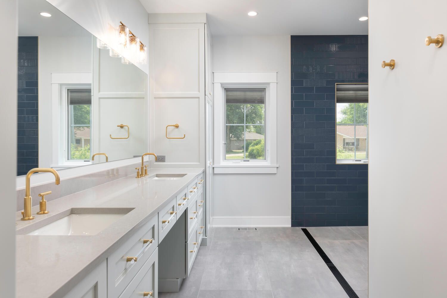 Custom home  walk in shower room in Plainfield. Naperville, Hinsdale, Burr Ridge, Lake Forest, Winnetka, Wheaton, Oak Brook.