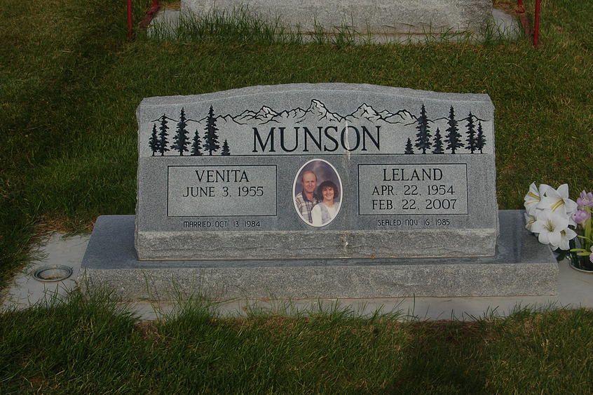 MUNSON gravestone in a grassy cemetery, with two name plaques and a small oval portrait.