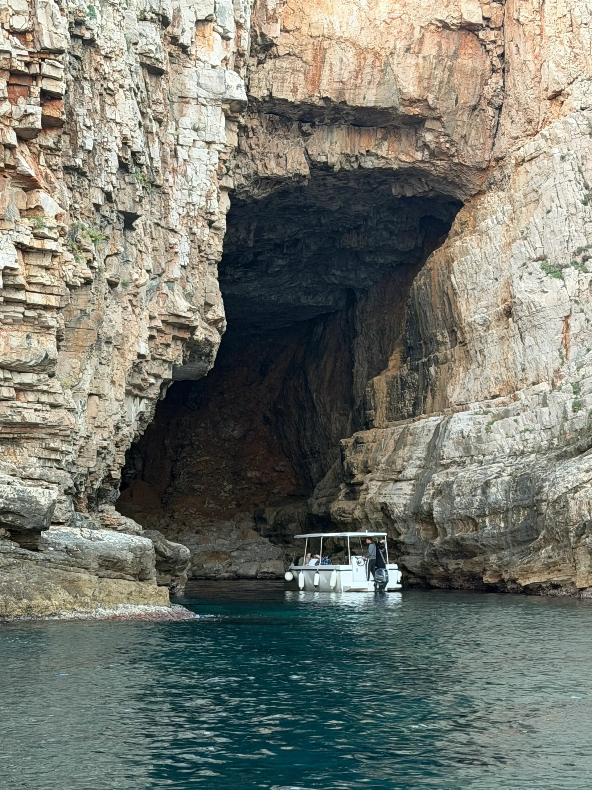 cave lokrum