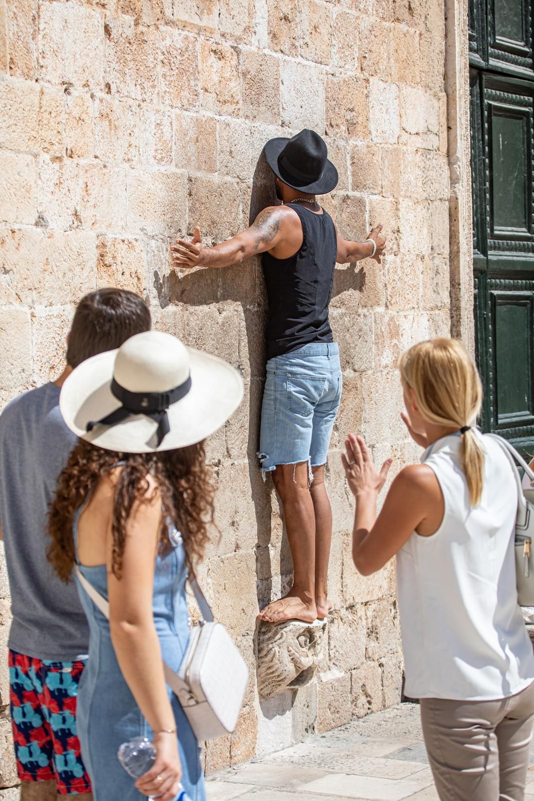 maskaron dubrovnik face stradun