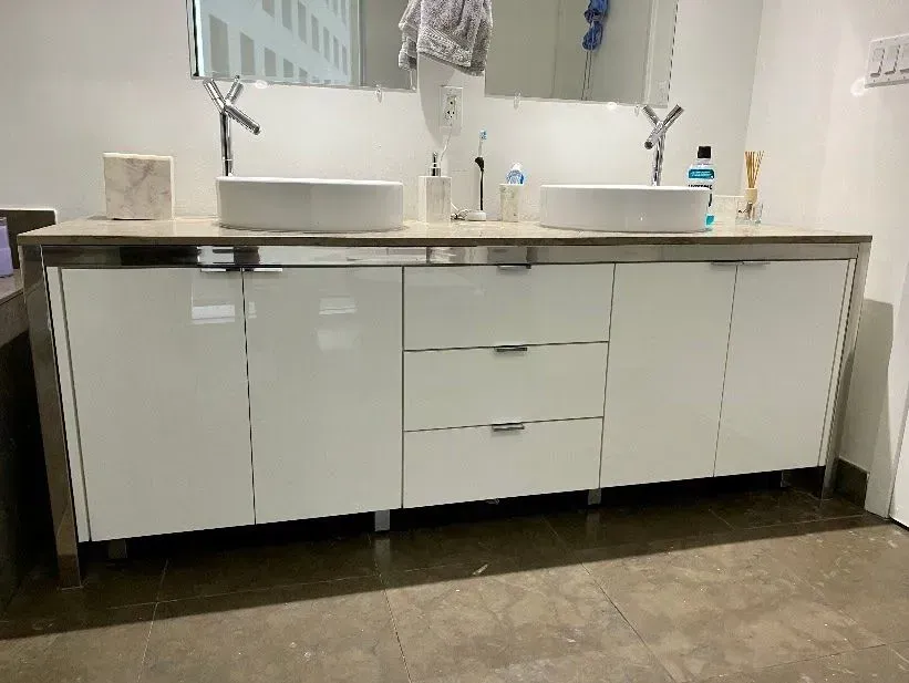 A bathroom with two sinks and a mirror.
