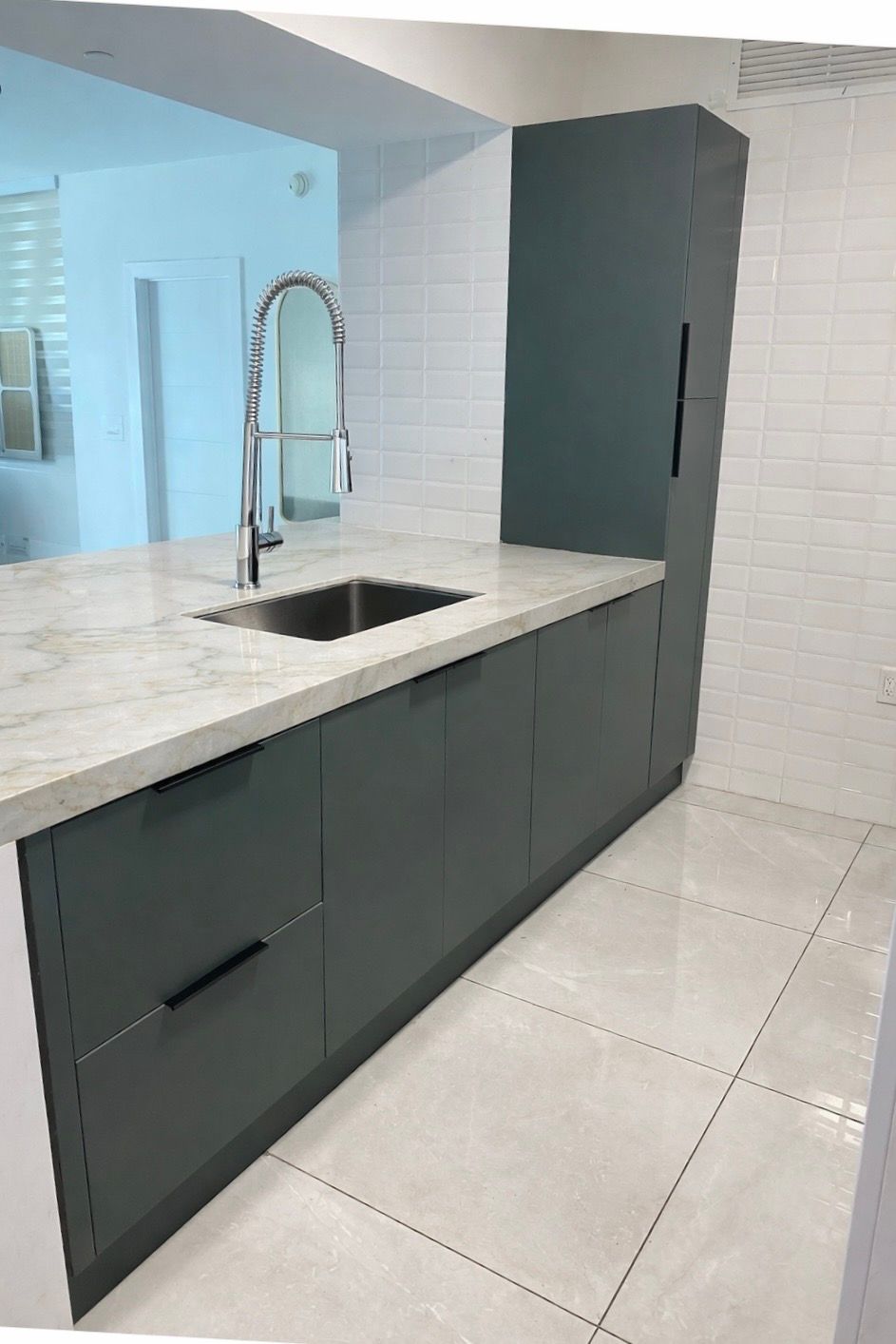 Cabinet refacing restored the kitchem.
Modern style with quartz counter tops
