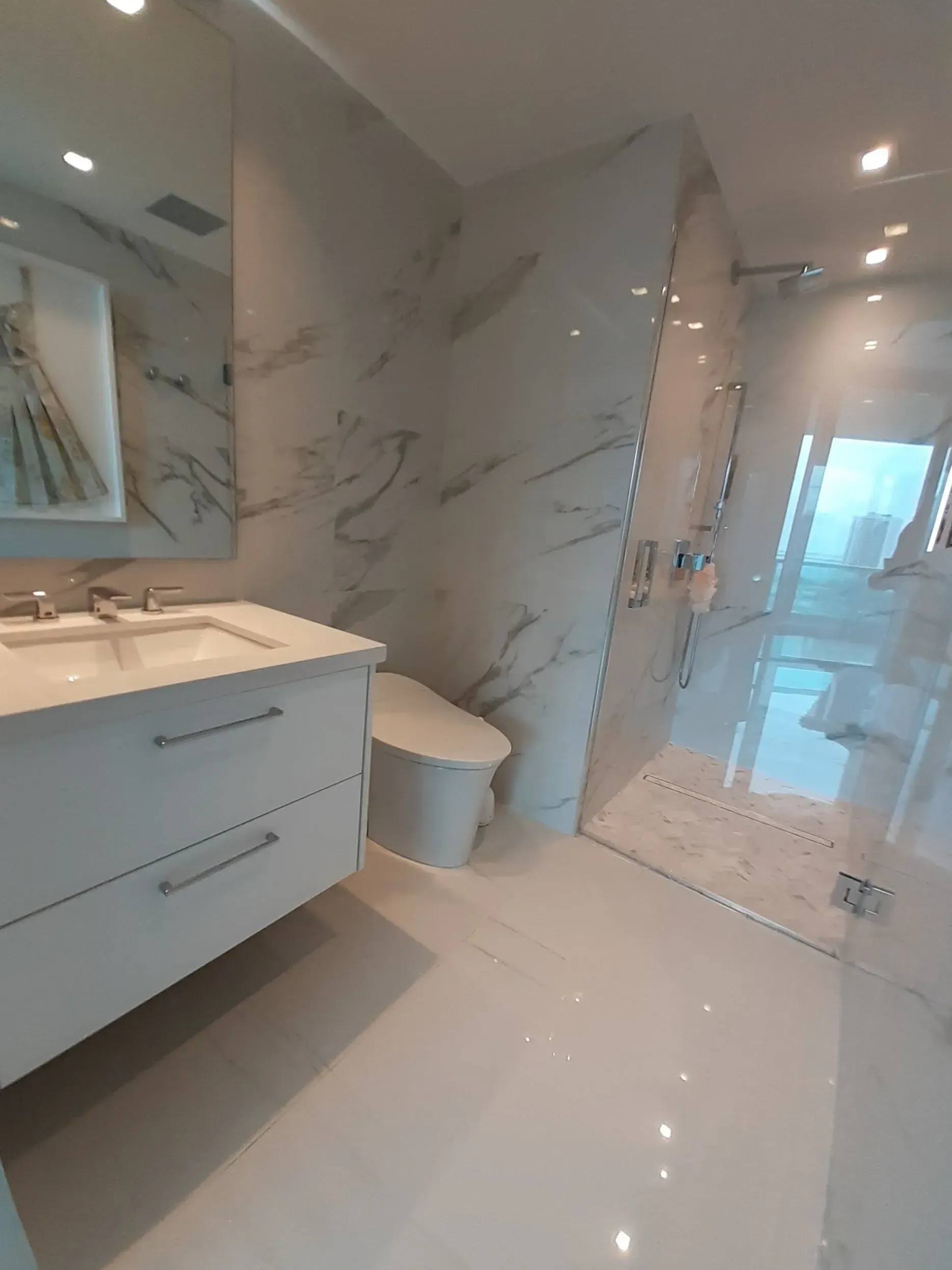 Floating bathroom vanity | Miami, FL
