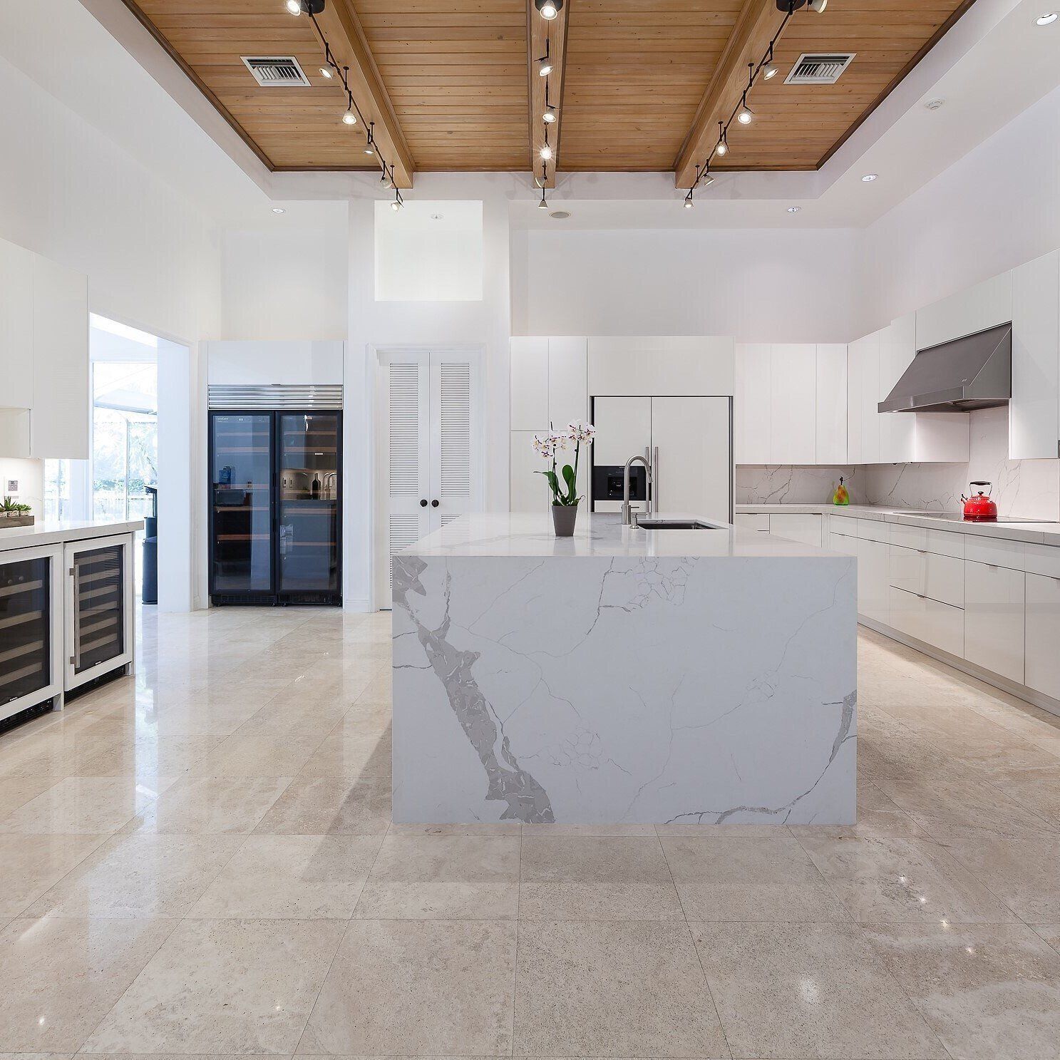 White Kitchen Cabinets with Quartz countertop