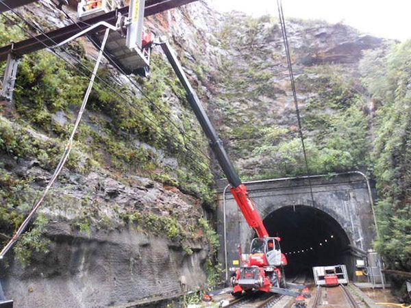 Hi-Range-Crane-Hire-Telehandler-Hire