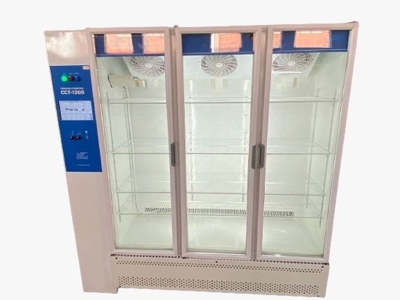Câmara Climática da MS Tecnopon Açores: Controle de temperatura e umidade para testes de estabilidade e crescimento. Equipamento robusto e tecnologicamente avançado.