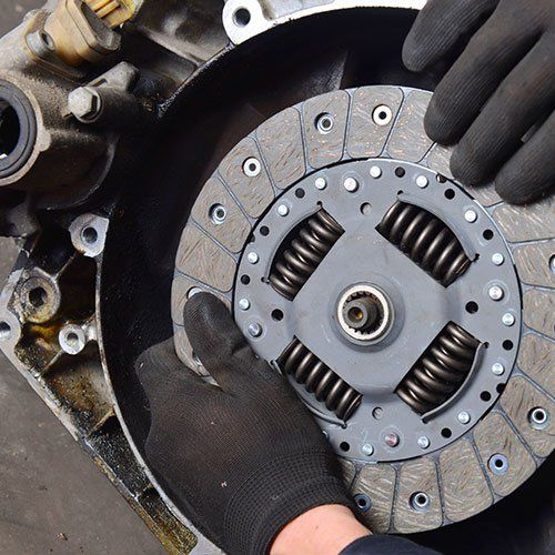 Sankabos patikra ir keitimas / Mechaninių dėžių remontas Sankabos patikra ir keitimas / Mechaninių dėžių remontas