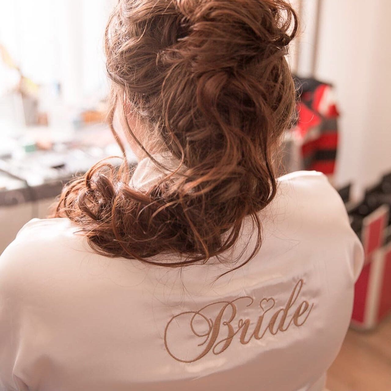 Ervaren bruidsstylist voor professionele bruidskapsel en make up in Alphen.