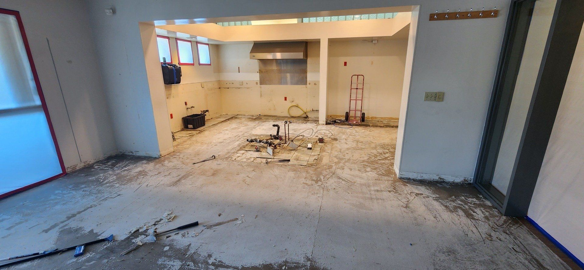 A room with a lot of dust on the floor