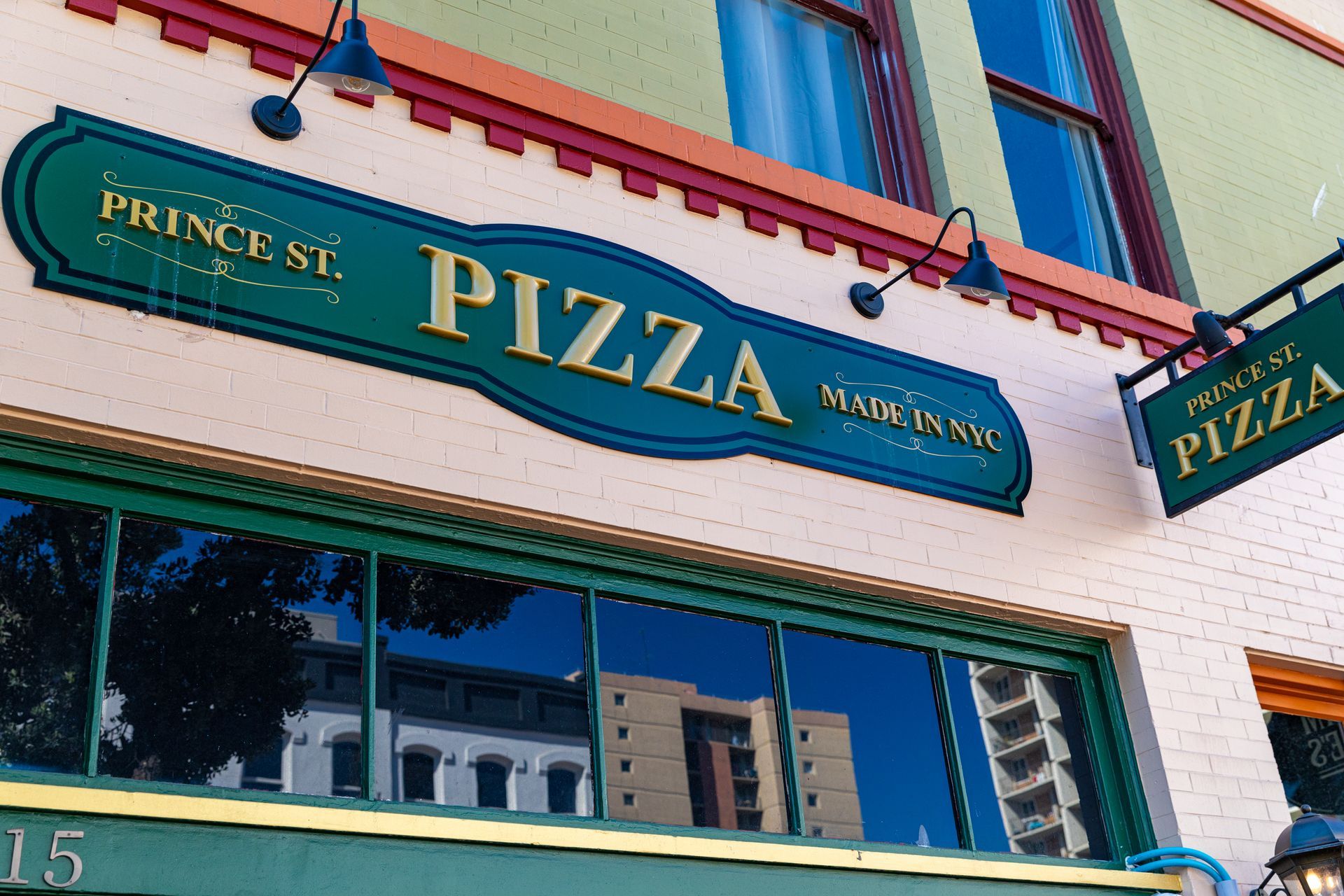 A building with a sign that says pizza on it