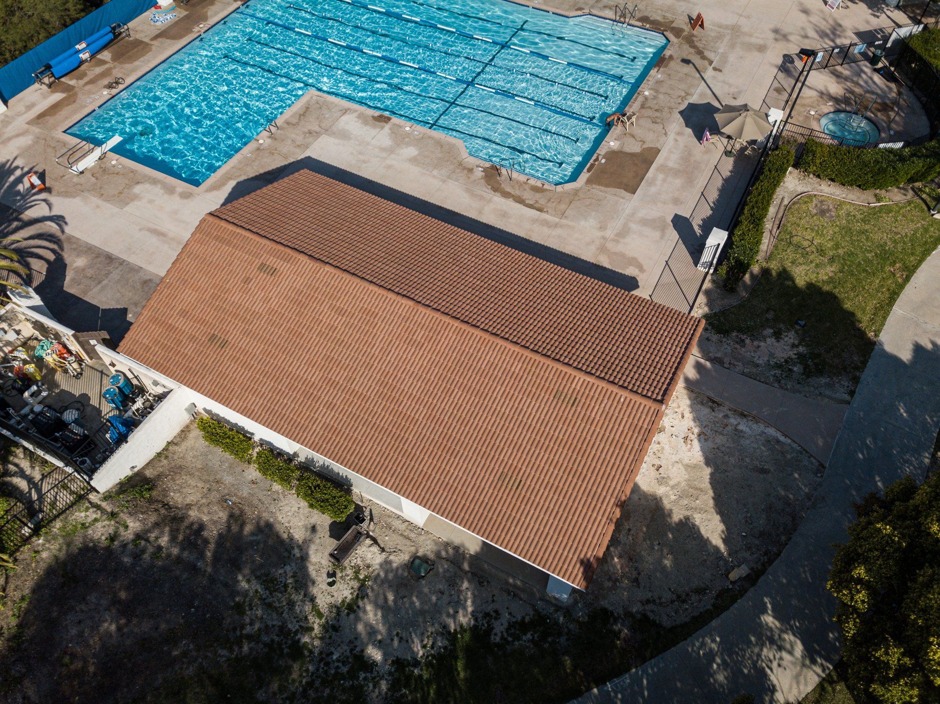 An aerial view of a swimming pool and a house