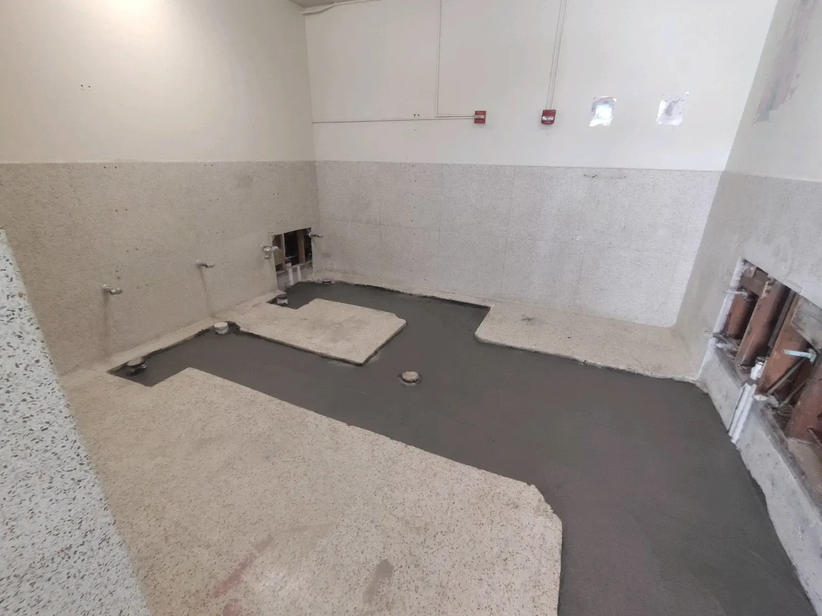 A room with a gray floor and white walls.