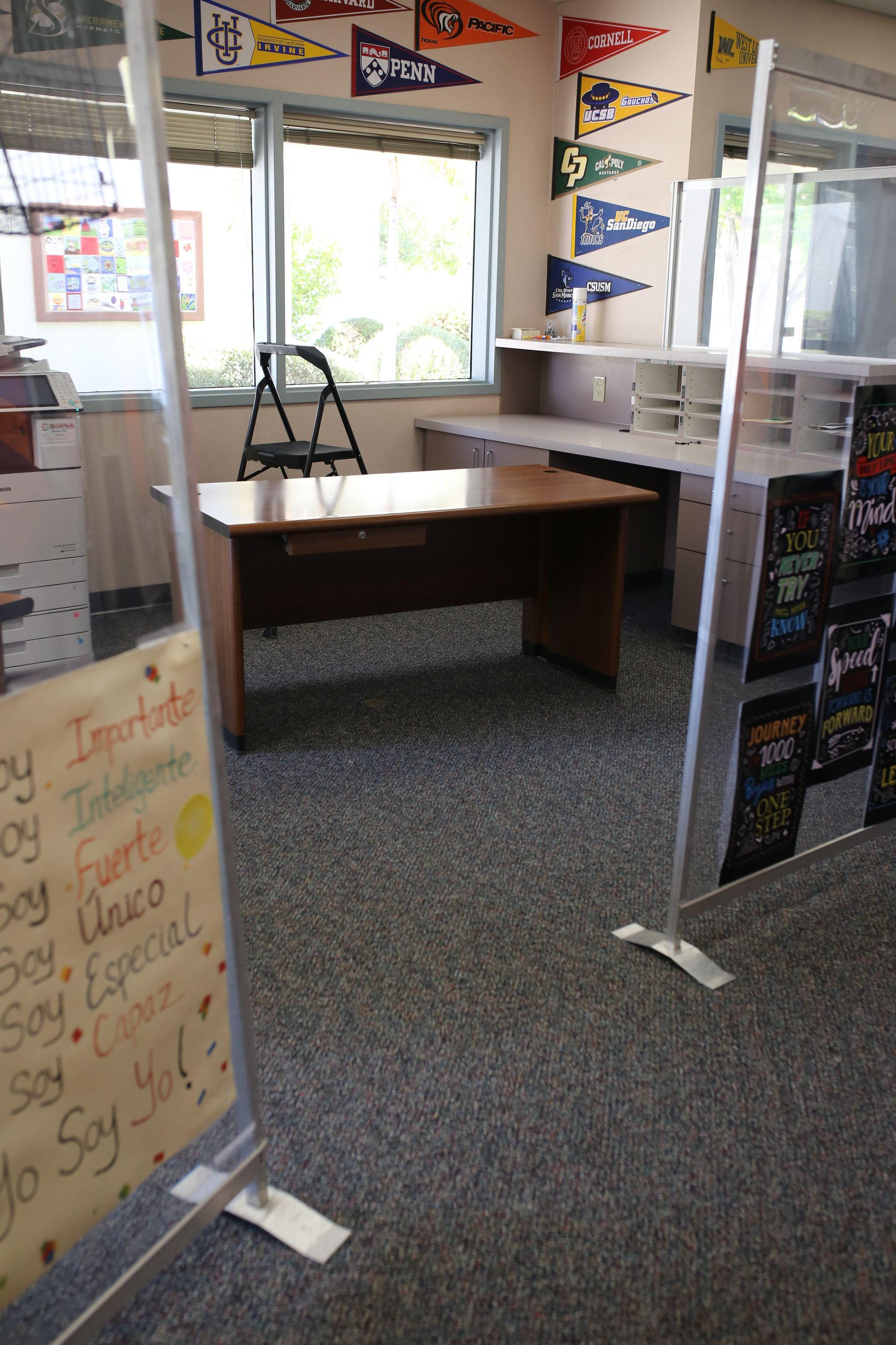 A room with a desk and a sign that says do say what