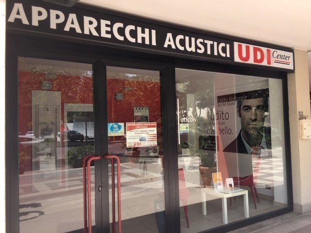 vetrina del centro acustico