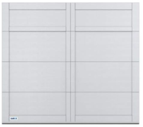 Une porte blanche avec un motif de grille dessus