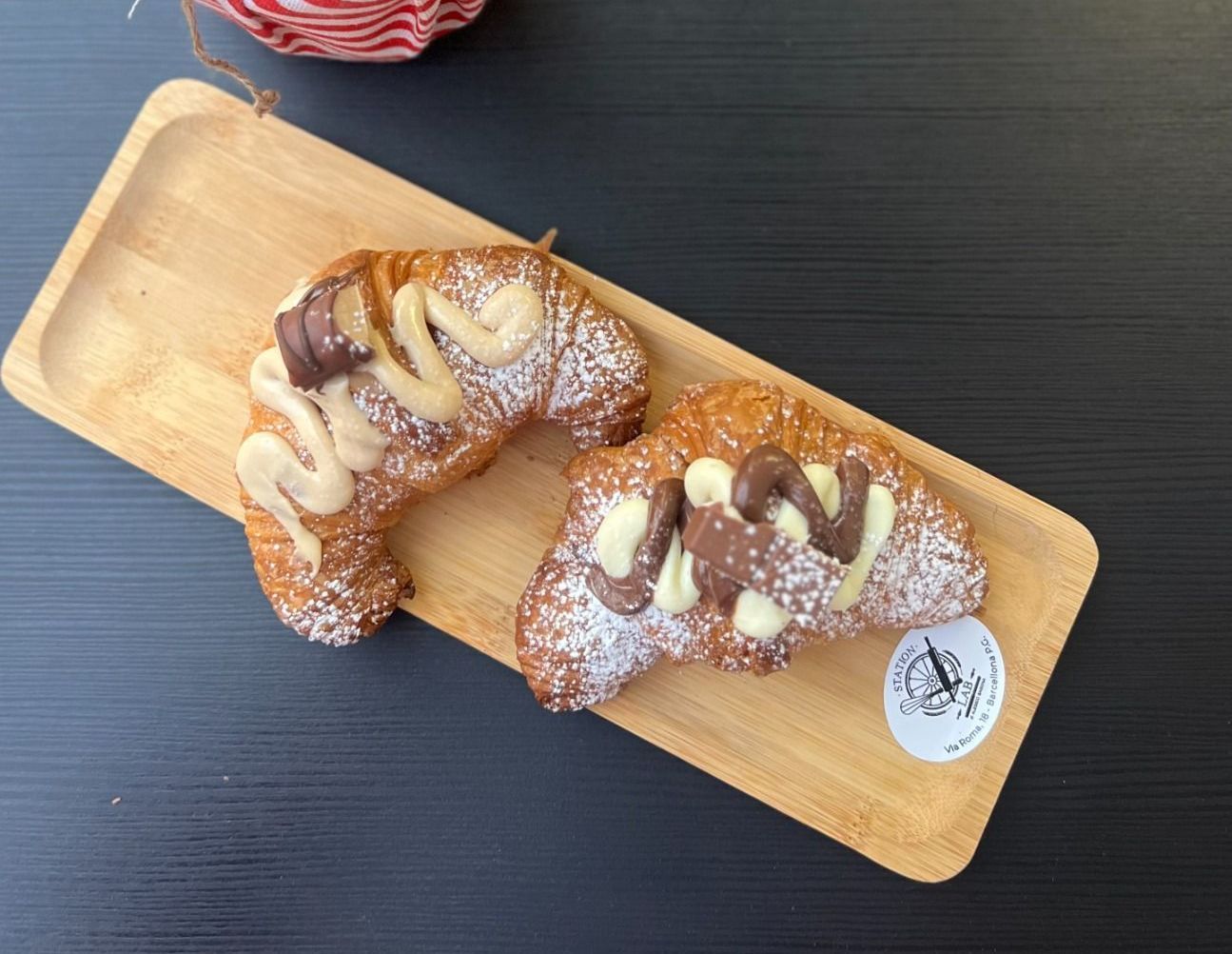 due cornetti crema e cioccolato