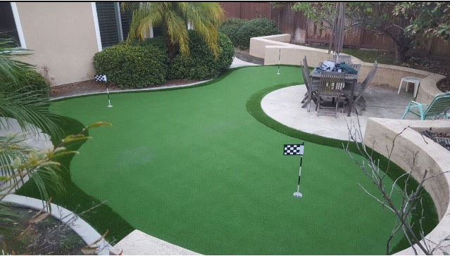 curvy putting green