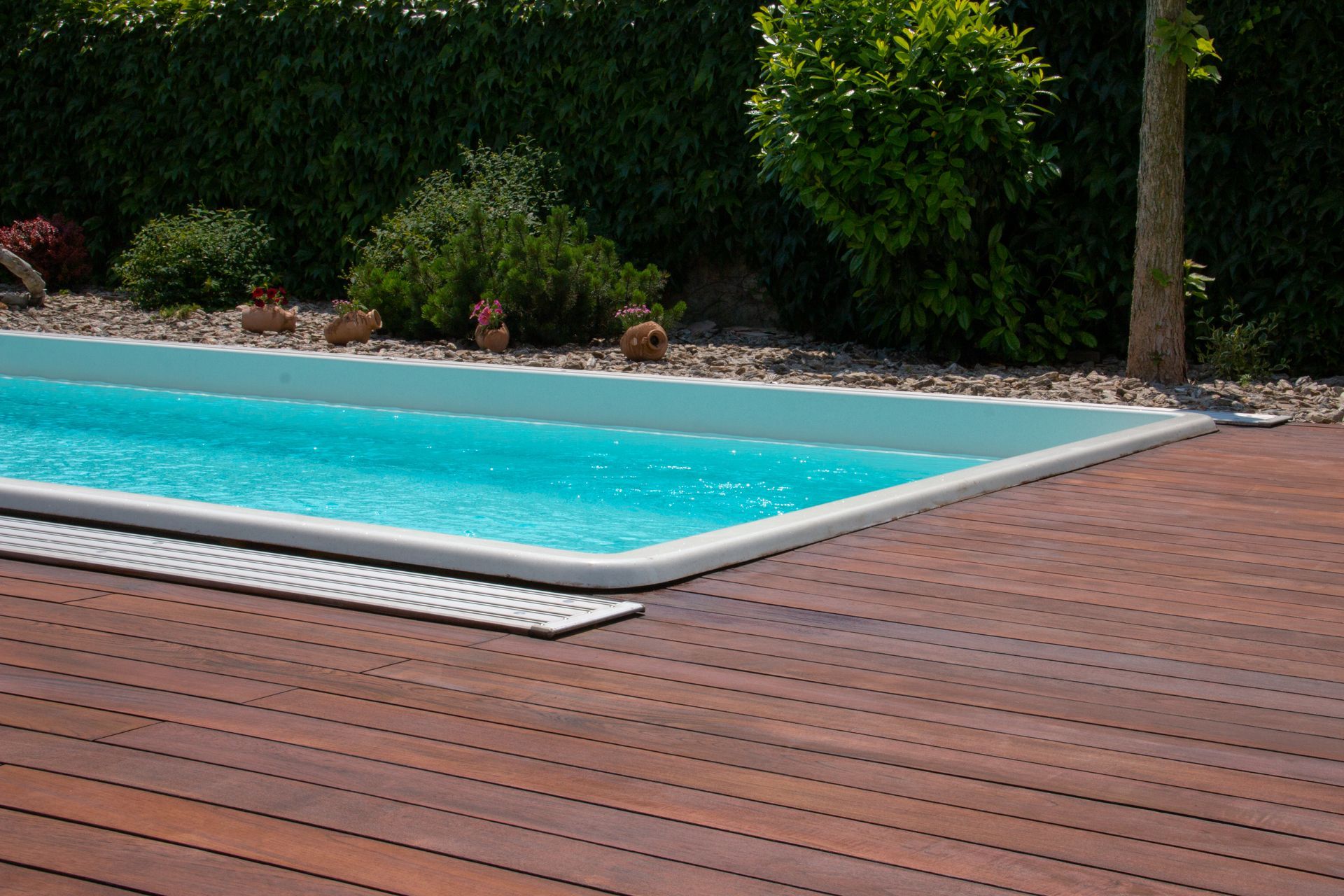 An Empty Swimming Pool Is Sitting On A Wooden Deck – Oviedo, FL – New Vision Renovation