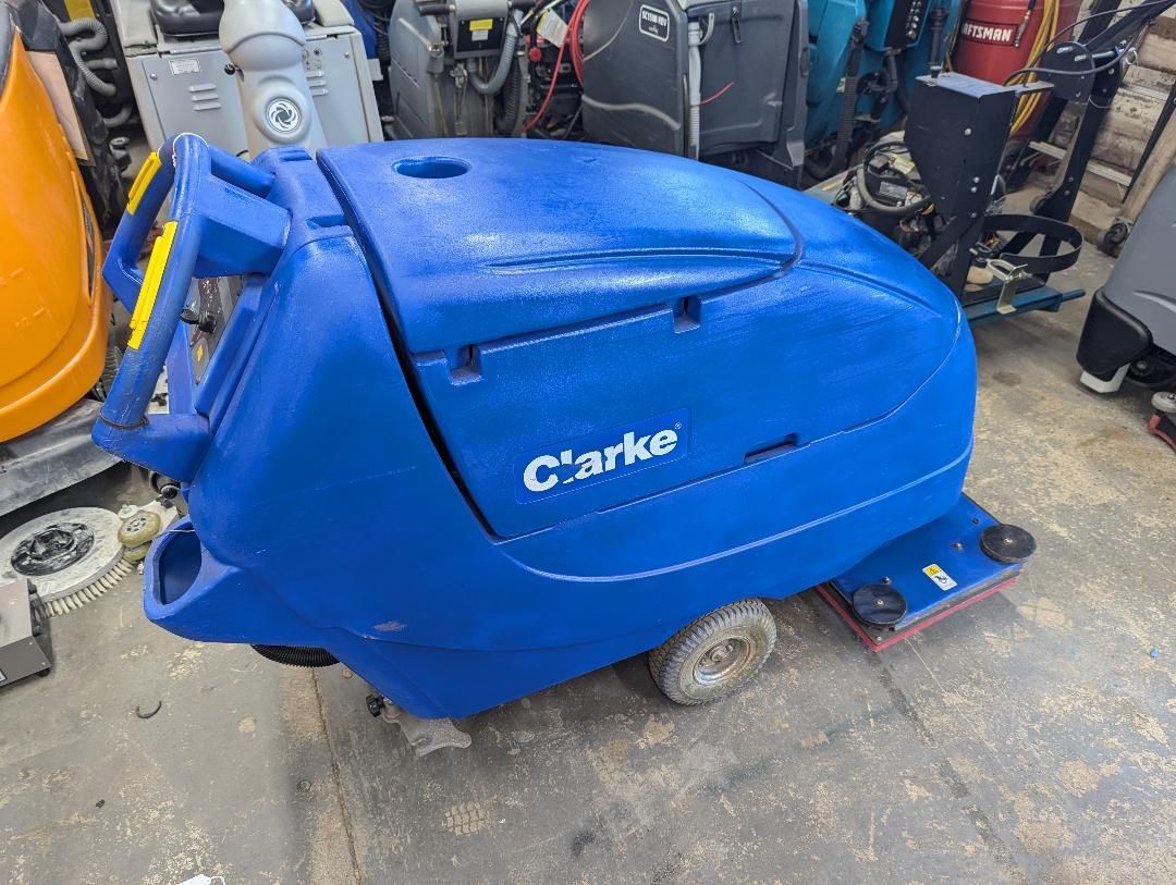 Clarke boost floor scrubber