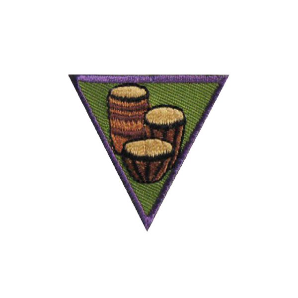 A green and purple triangle with three wooden drums on it badge.